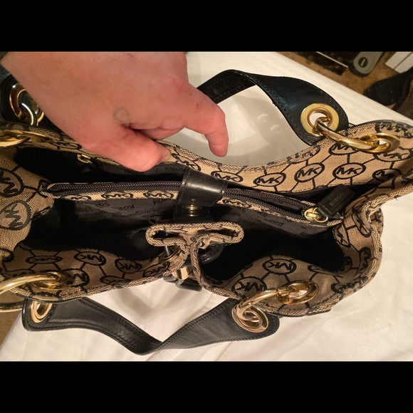 Michael Kors purse - Picture 5 of 6